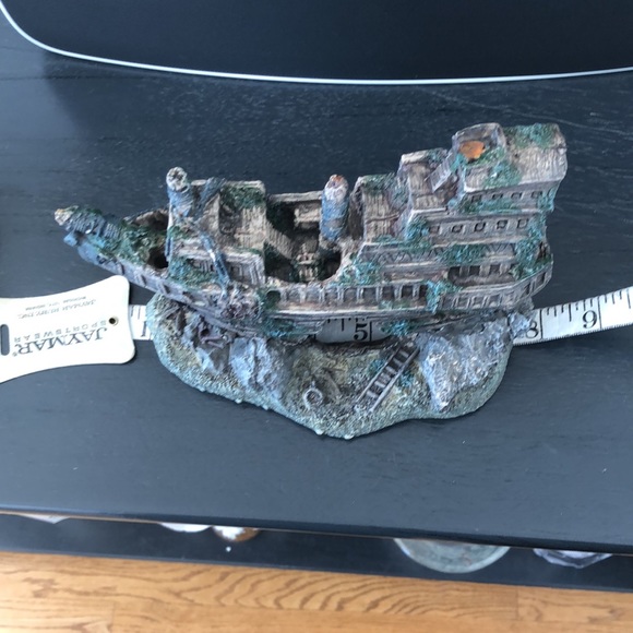 Fish Tank Ship Wreck - Picture 8 of 9